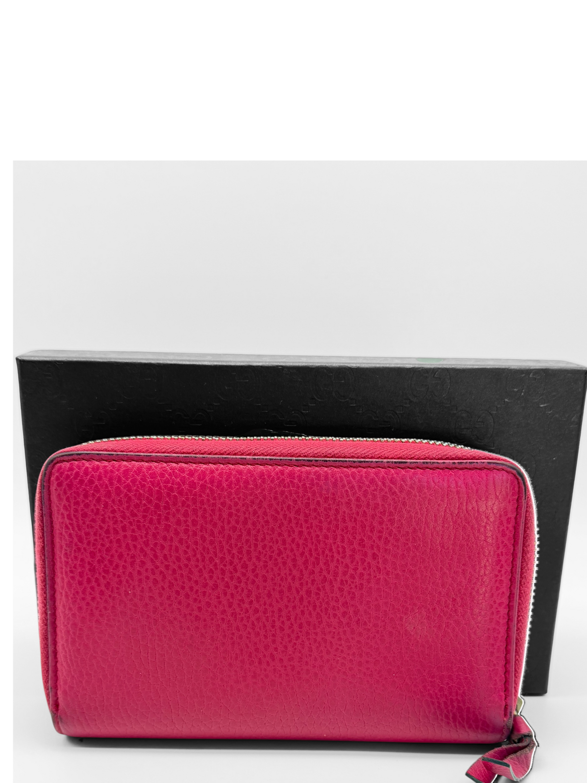 Gucci pink zip wallet