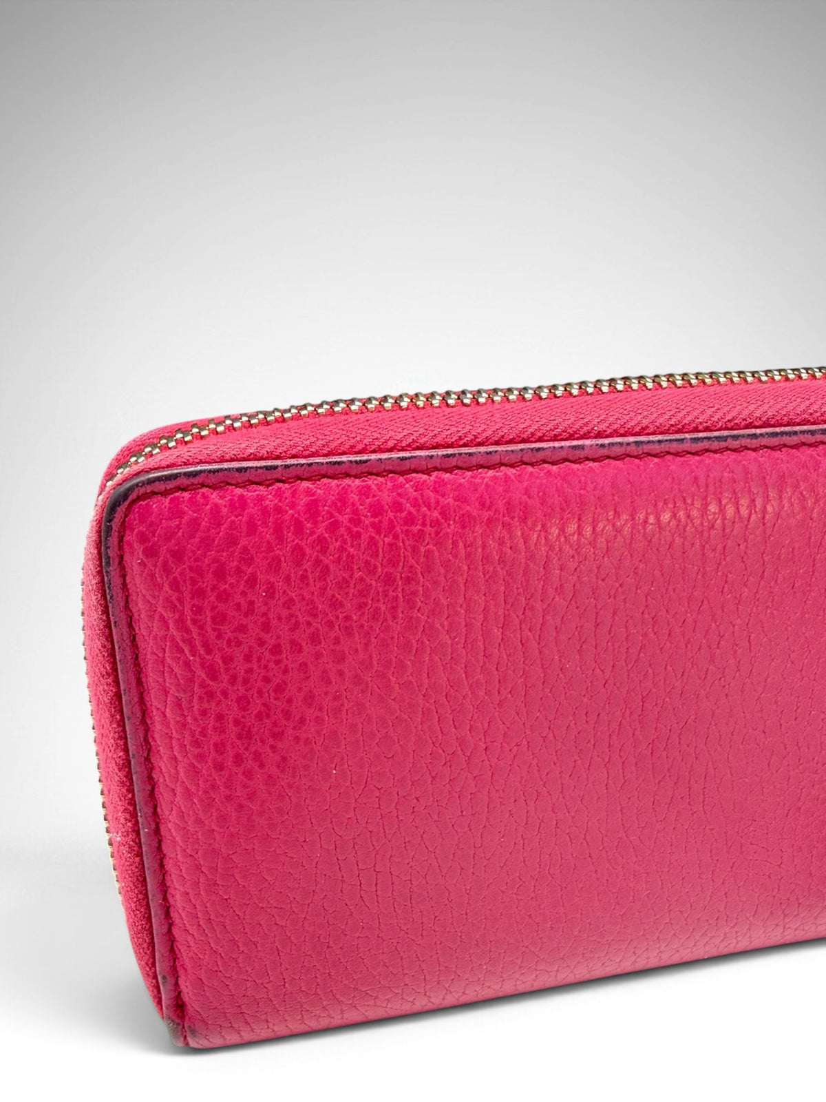 Gucci pink zip wallet