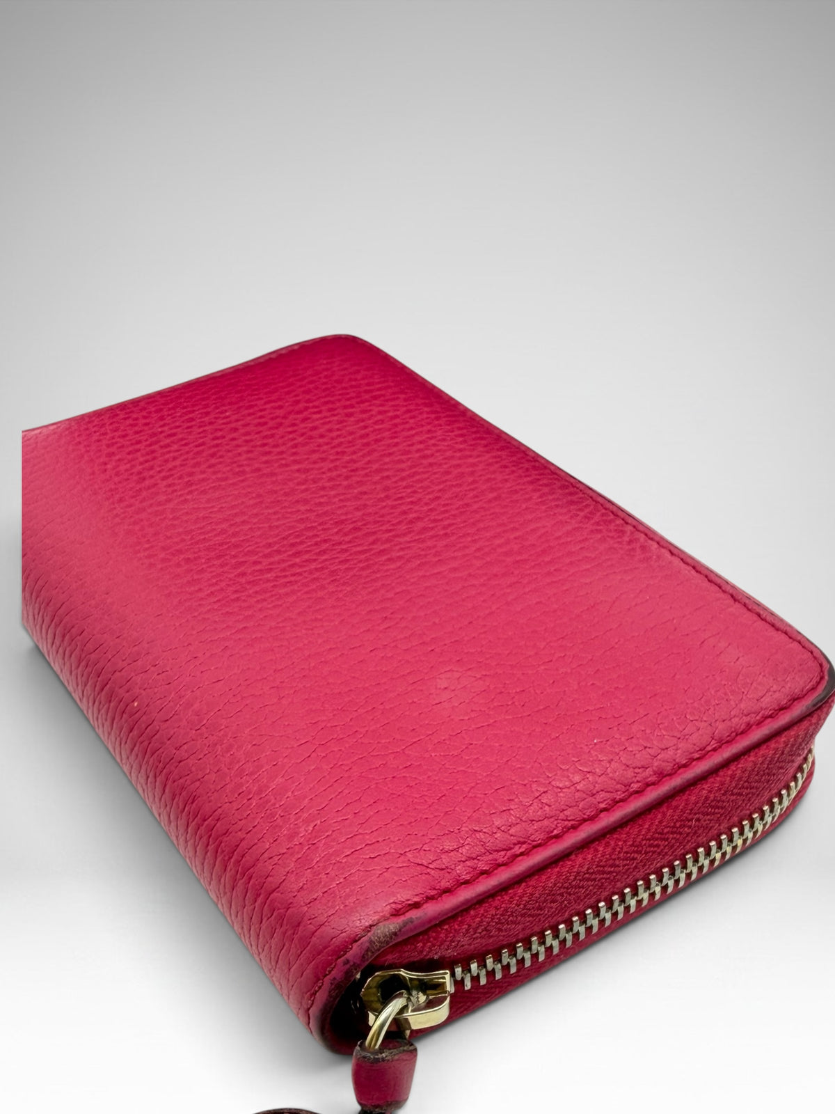 Gucci pink zip wallet
