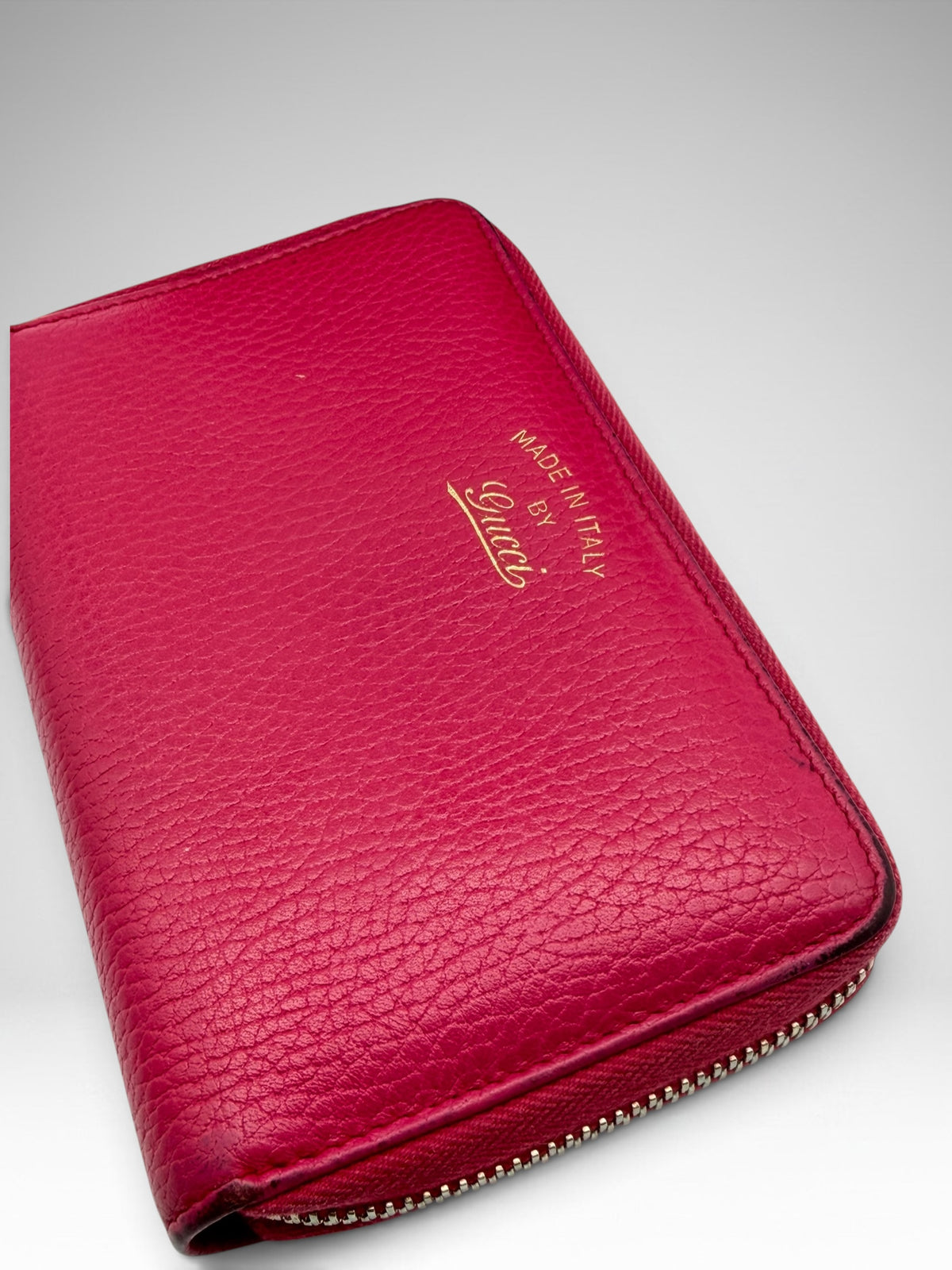 Gucci pink zip wallet
