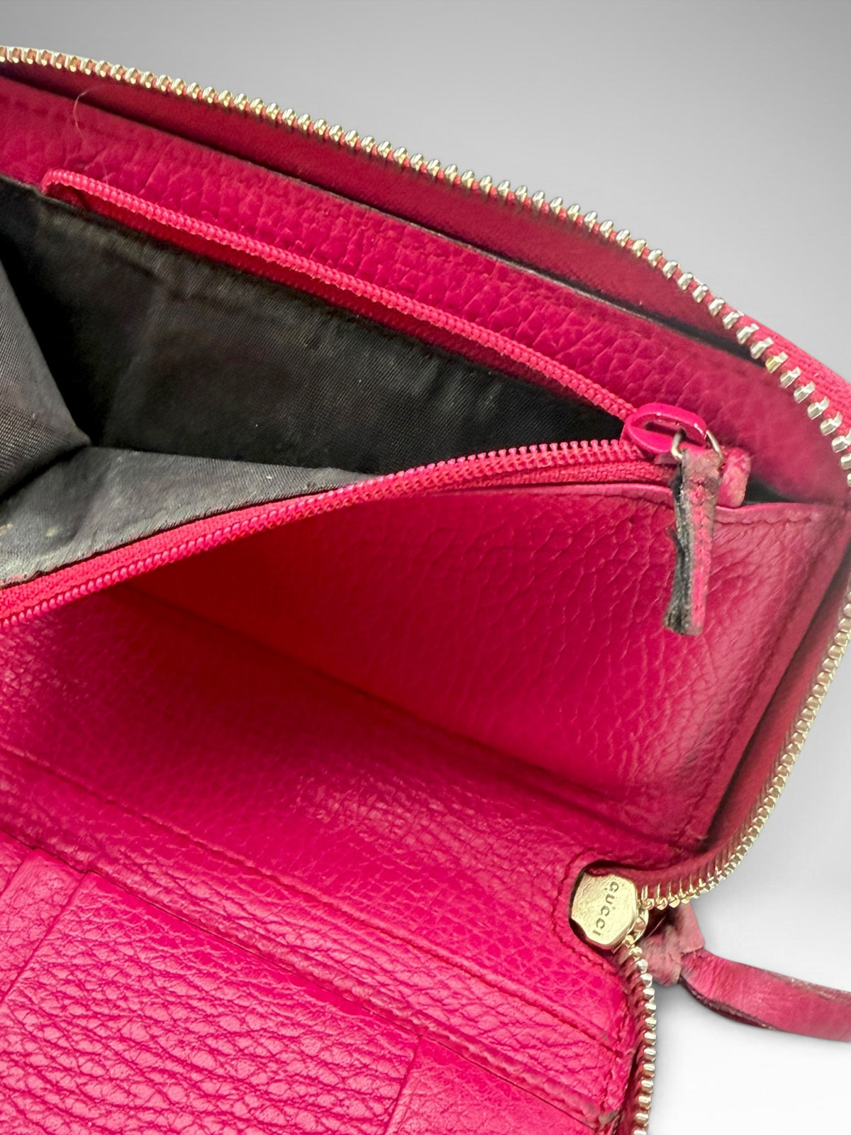 Gucci pink zip wallet