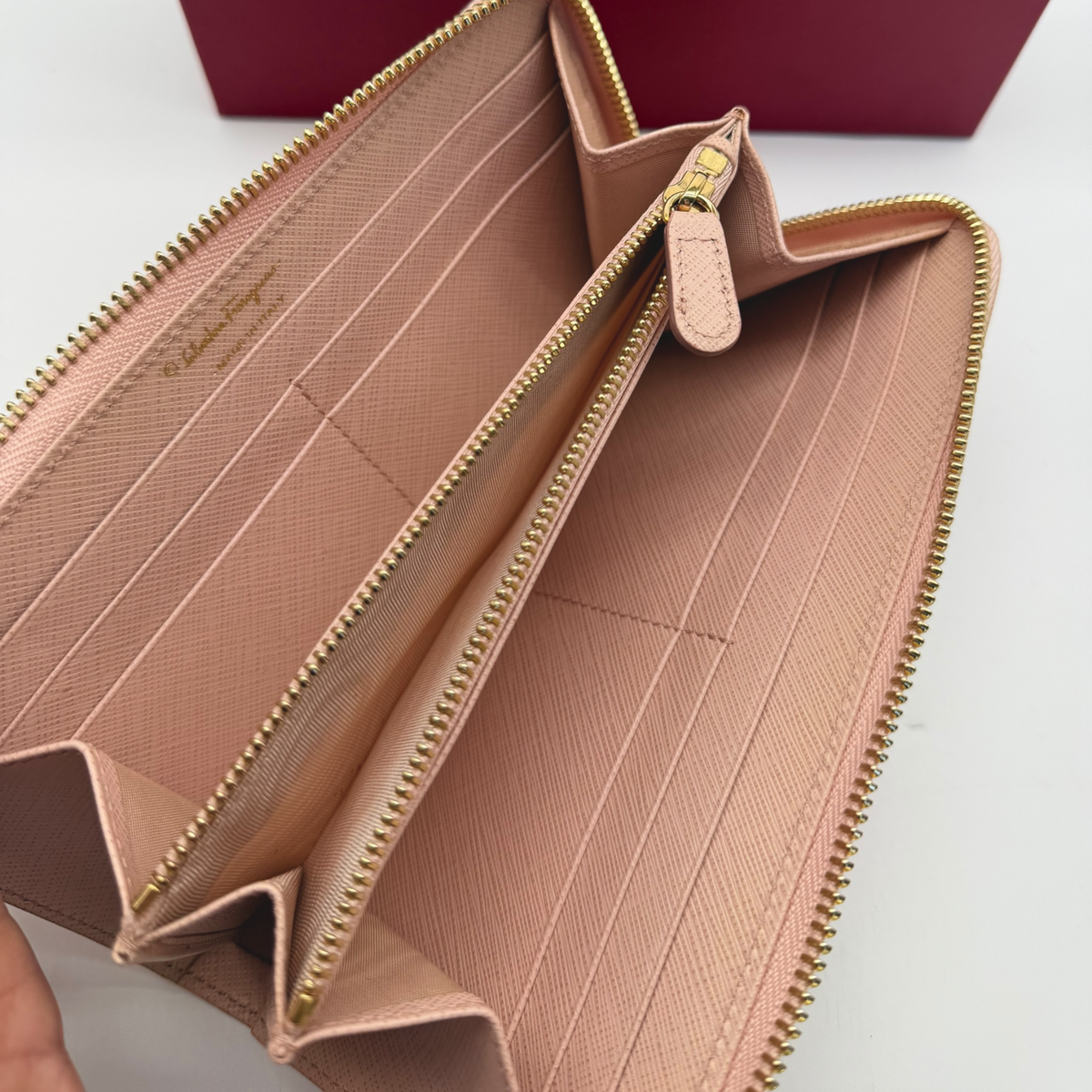Salvatore Ferragamo Vara Bow Zip Wallet Light Pink