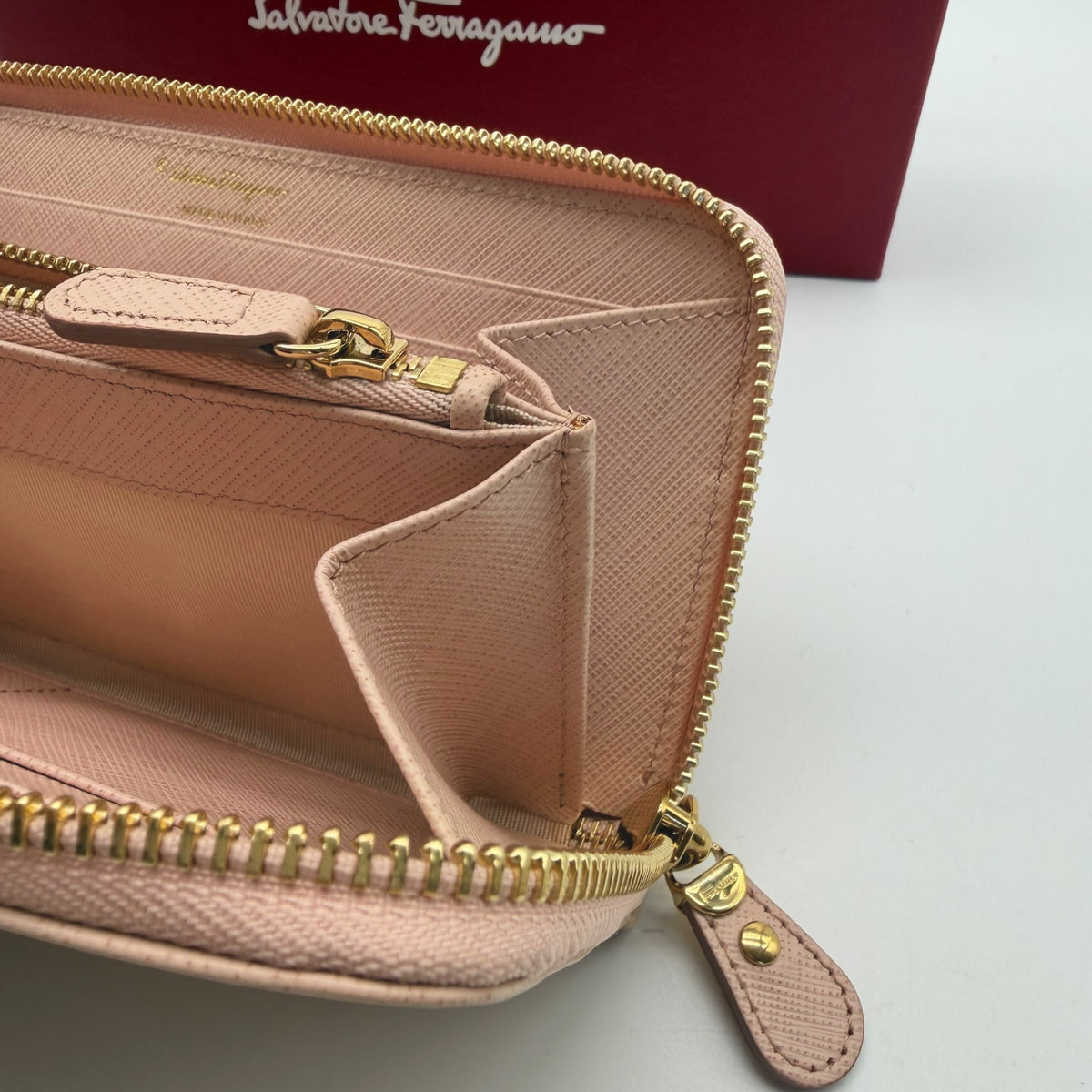 Salvatore Ferragamo Vara Bow Zip Wallet Light Pink