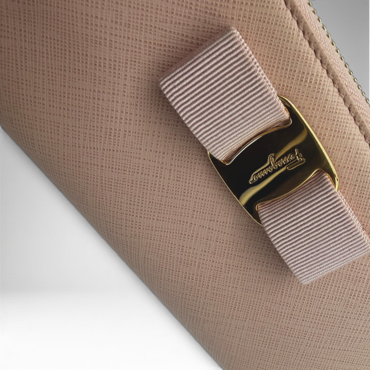 Salvatore Ferragamo Vara Bow Zip Wallet Light Pink