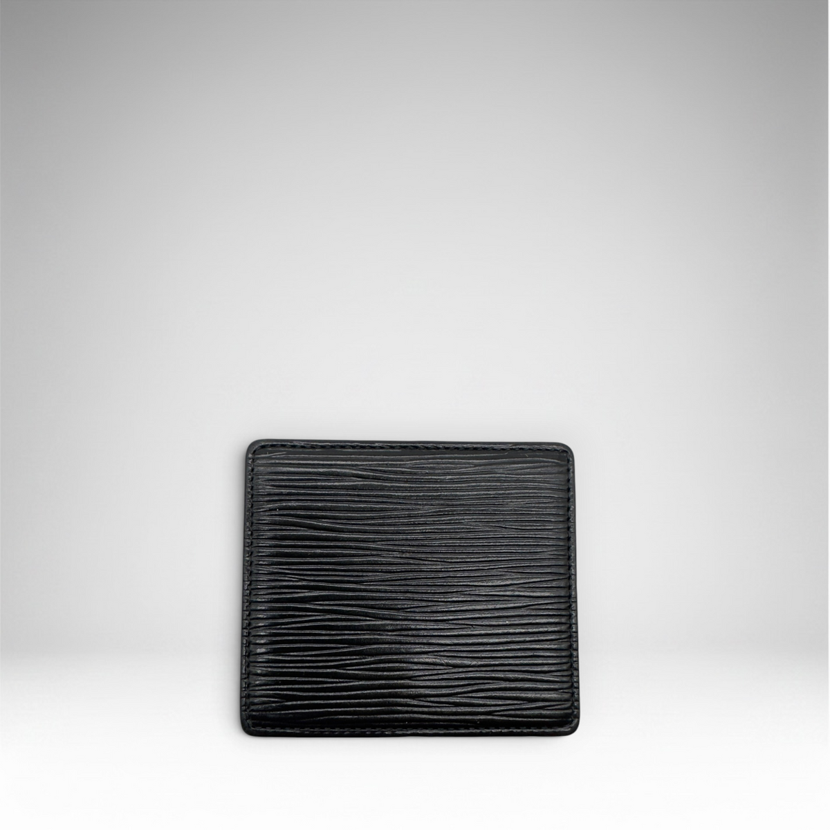 Louis Vuitton compact coin pouch in black Epi leather, view 2