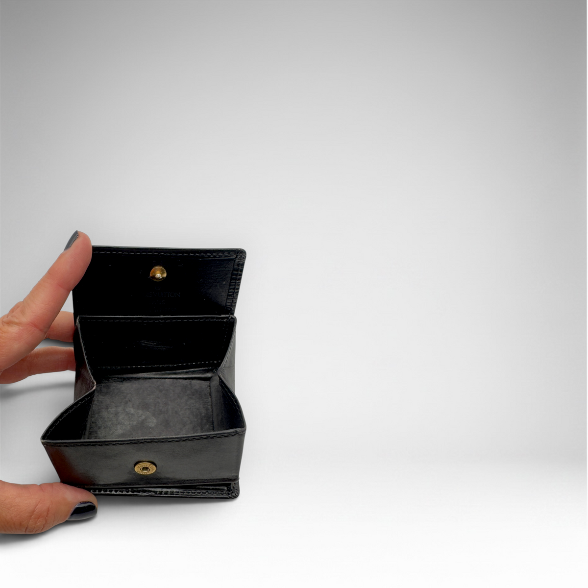 Louis Vuitton compact coin pouch in black Epi leather, view 3