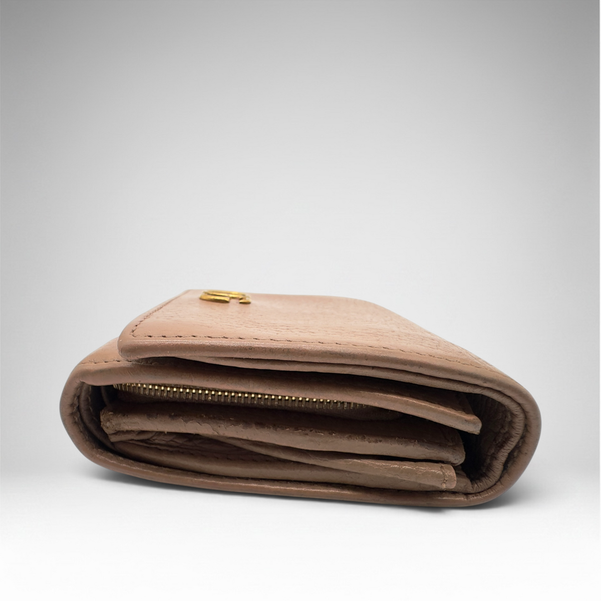 Gucci compact pink nude wallet snap