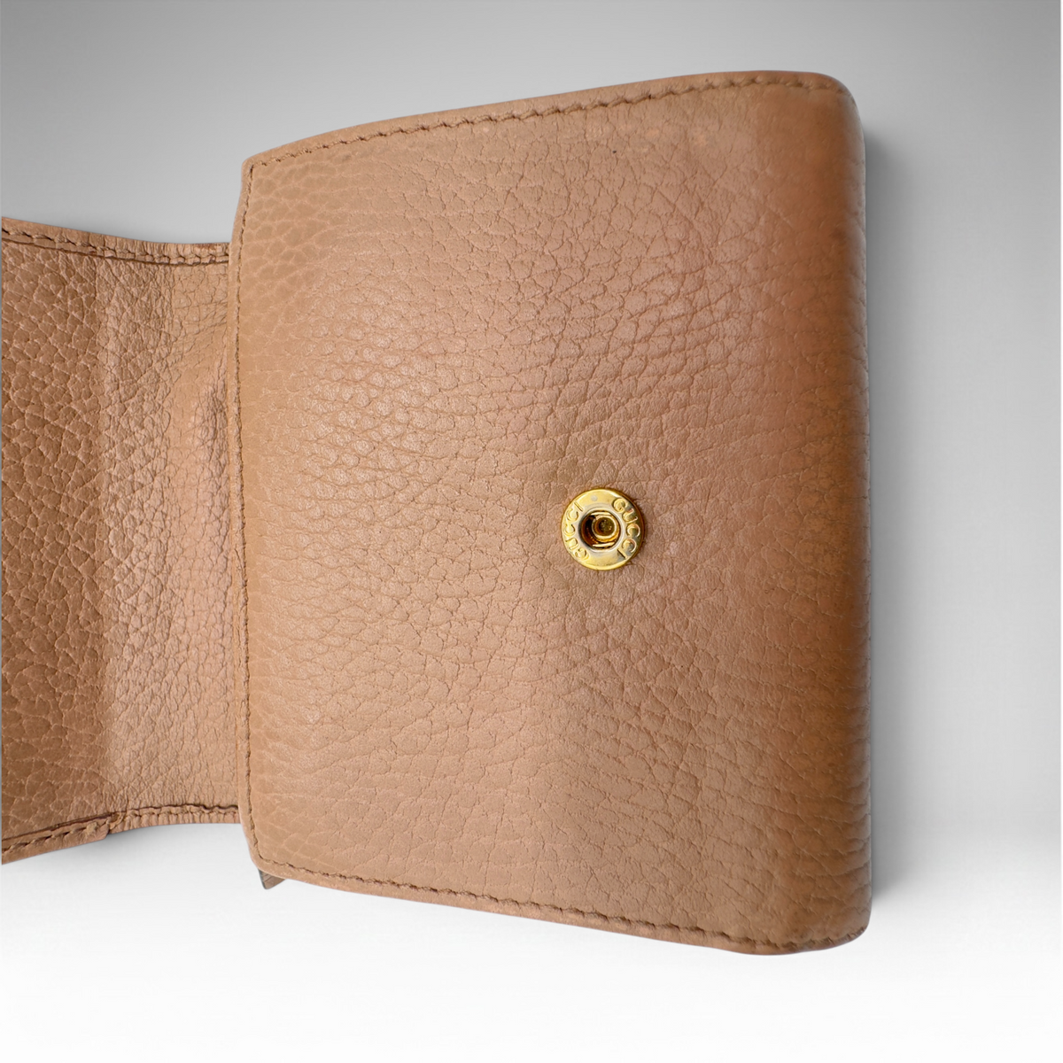 Gucci compact pink nude wallet snap