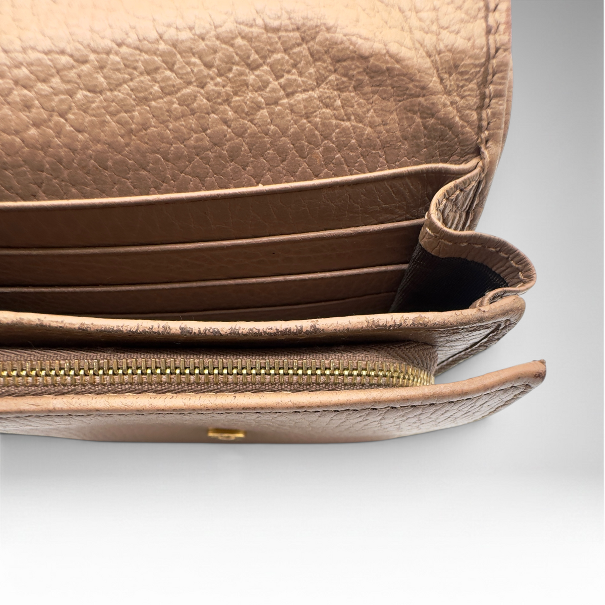 Gucci compact pink nude wallet snap