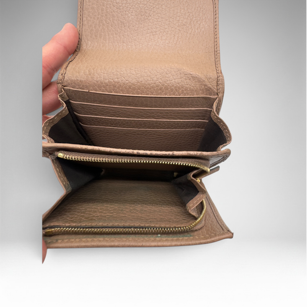 Gucci compact pink nude wallet snap