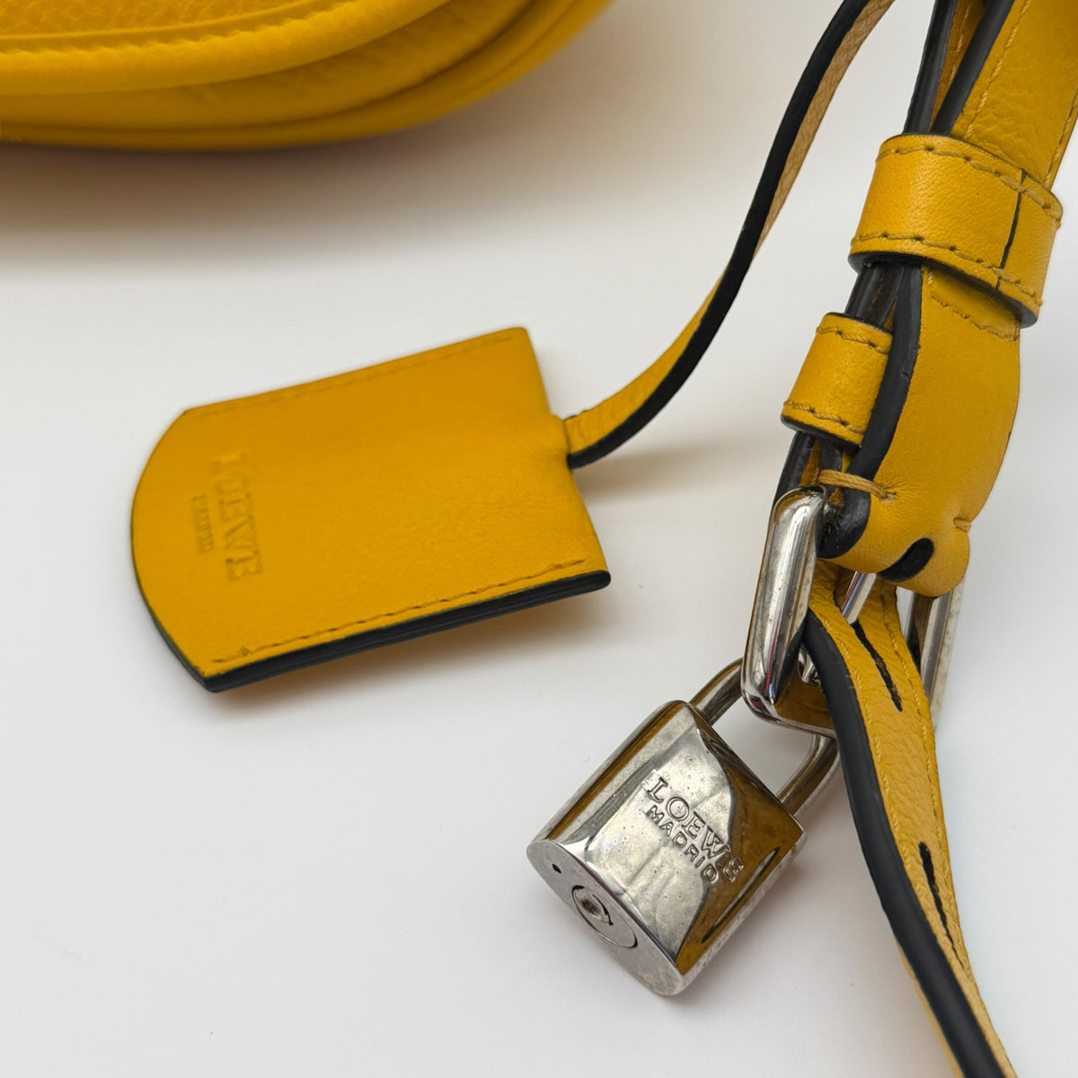 Yellow Loewe