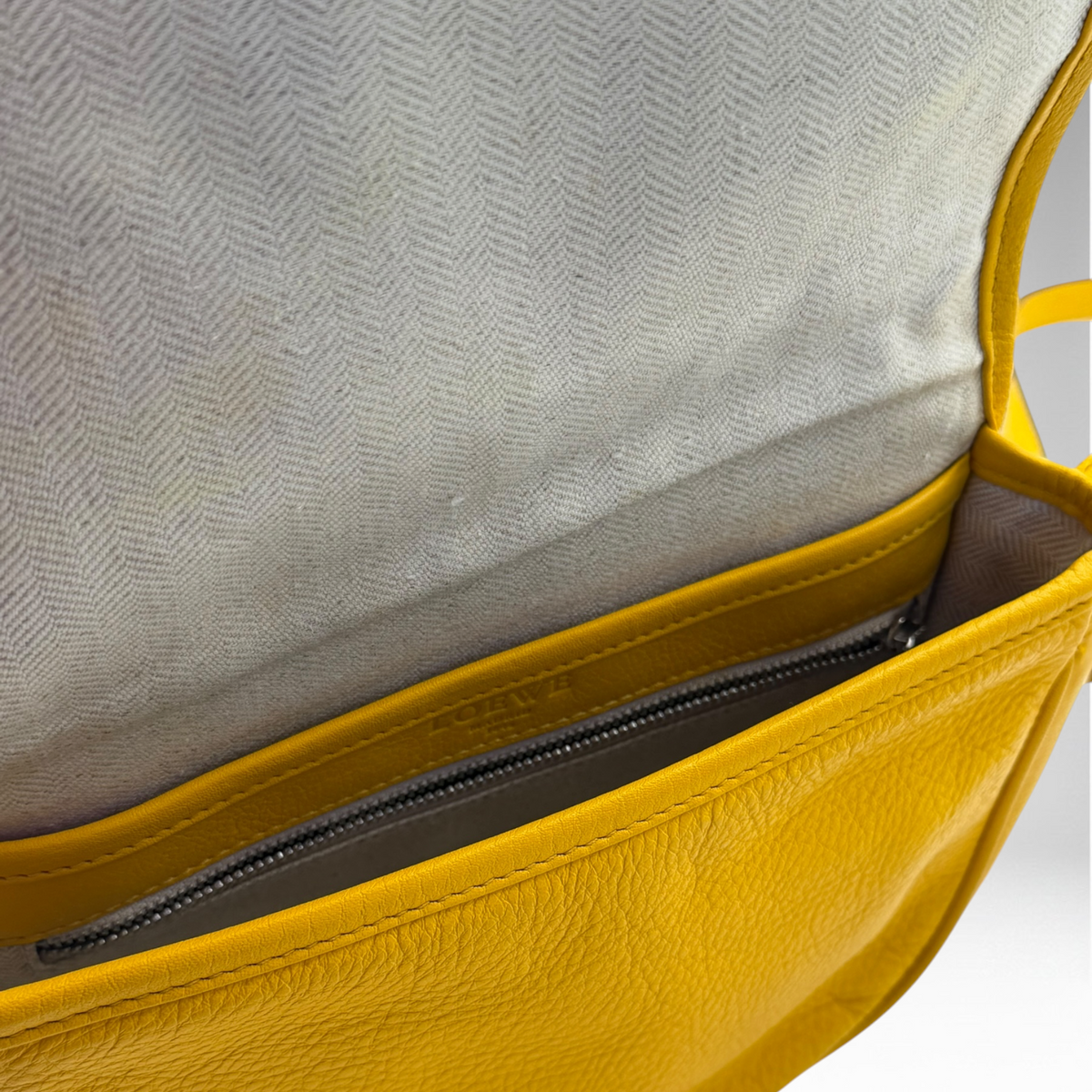 Yellow Loewe