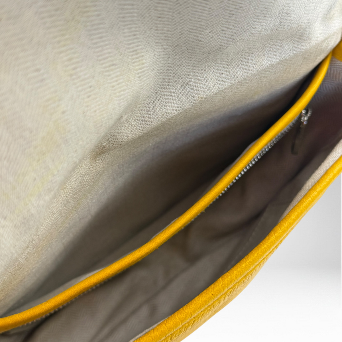 Yellow Loewe