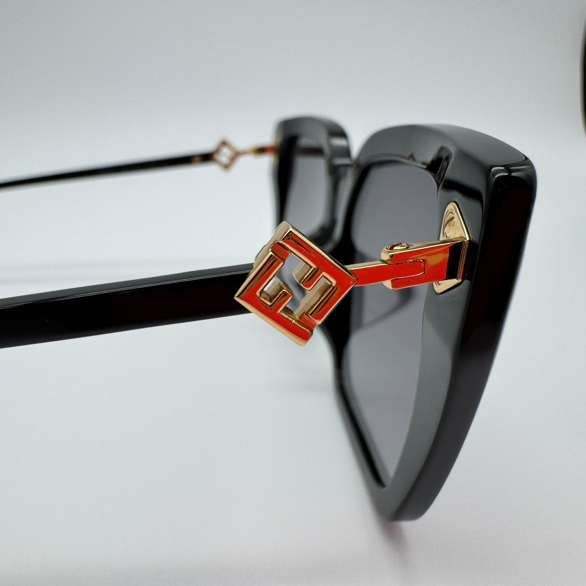 Fendi FF Diamonds Oversized Square Sunglasses – Black Gold