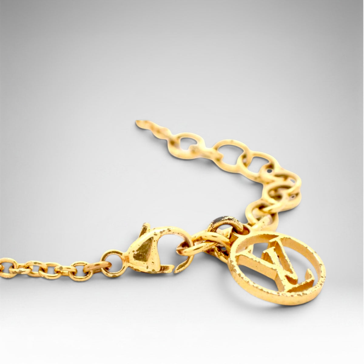 Louis Vuitton Essential V Bracelet – Gold