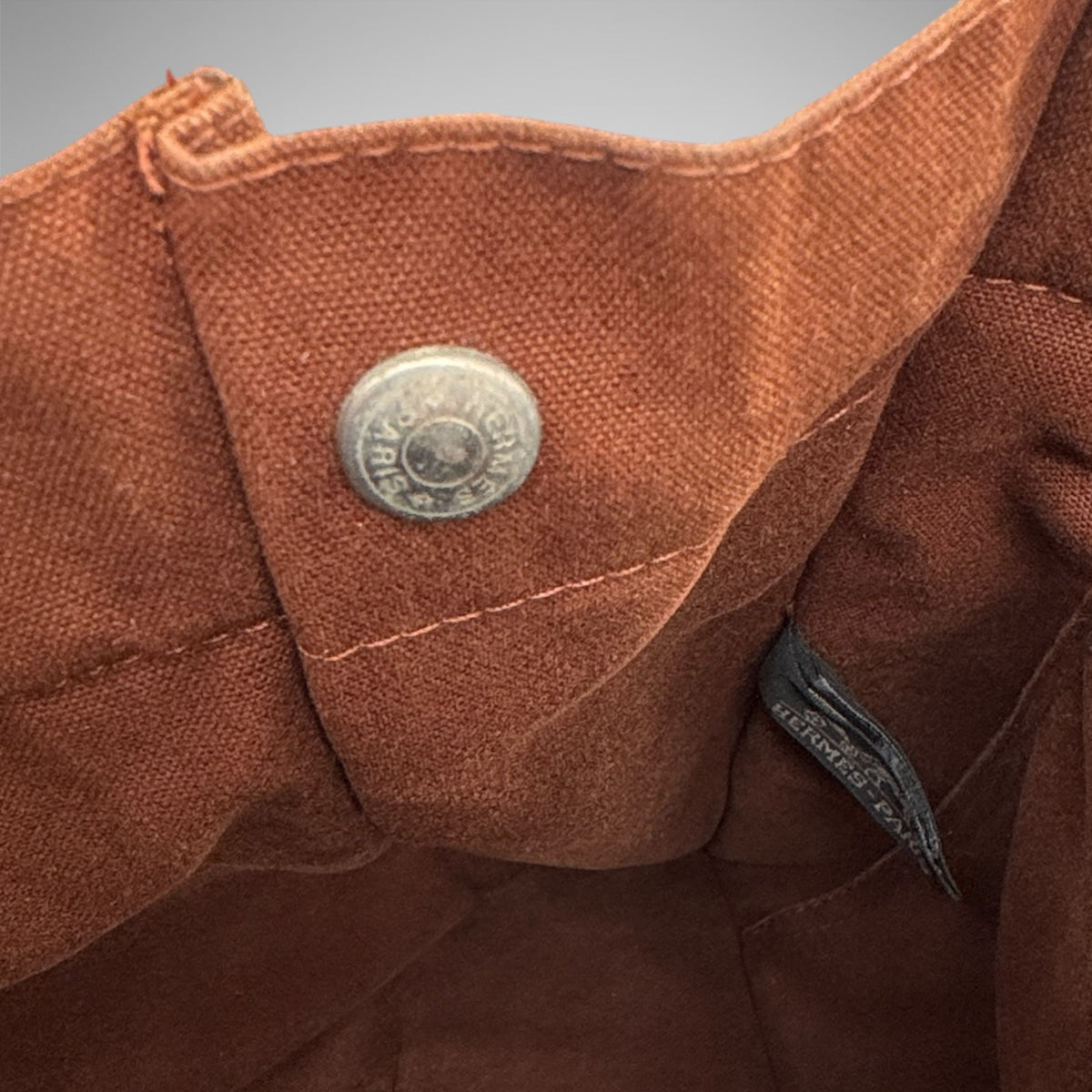 Hermès Fourre Tout MM chocolate brown and navy canvas tote, view 15