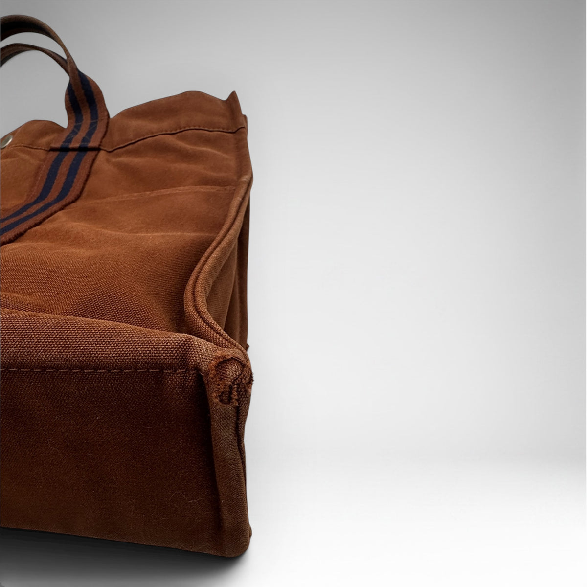 Hermès Fourre Tout MM chocolate brown and navy canvas tote, view 10