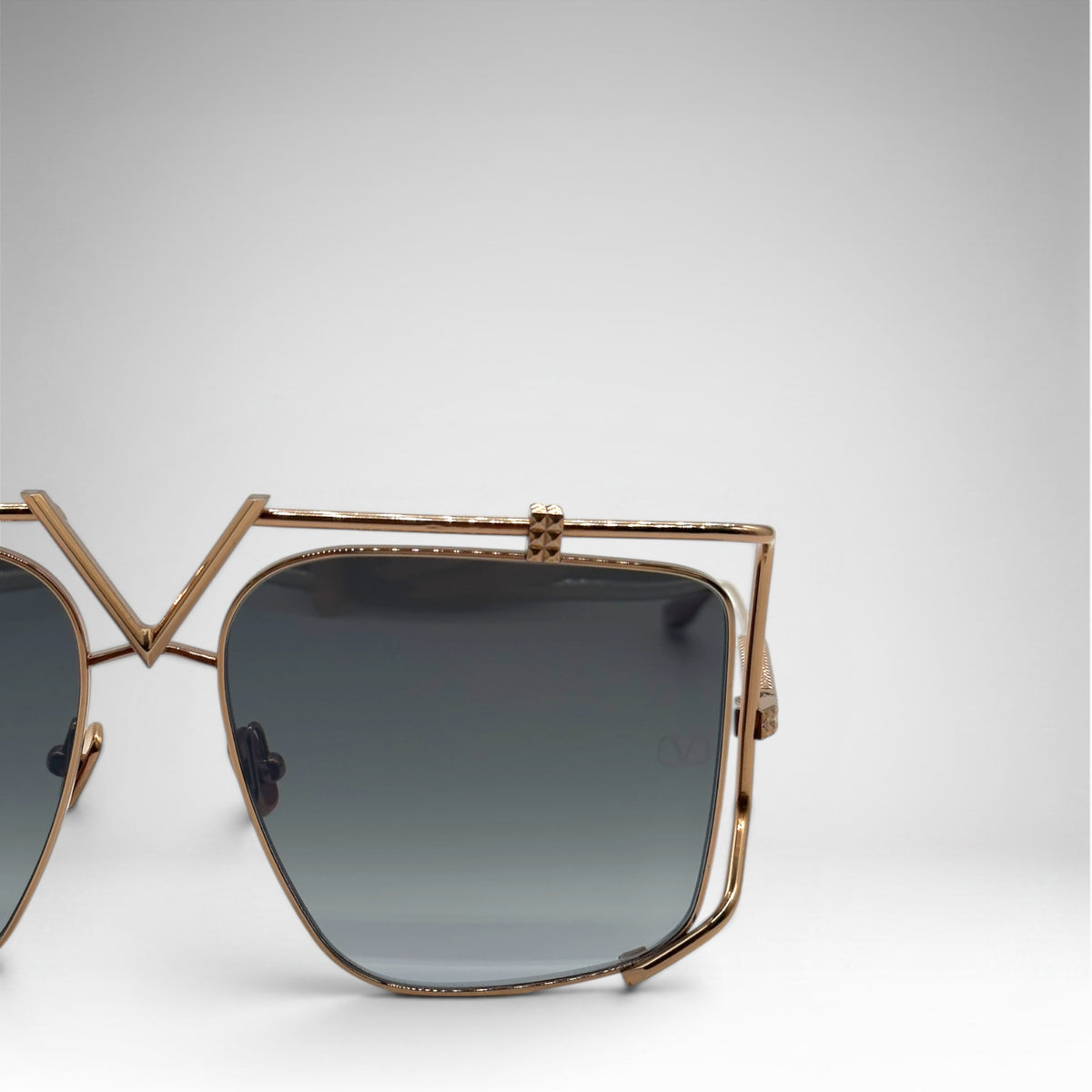 Valentino V-Light VLS-116A Sunglasses – Rose Gold
